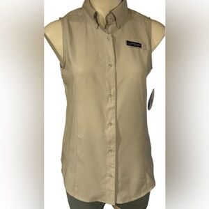 Women's Sleeveless Real Tree fishing top size small.